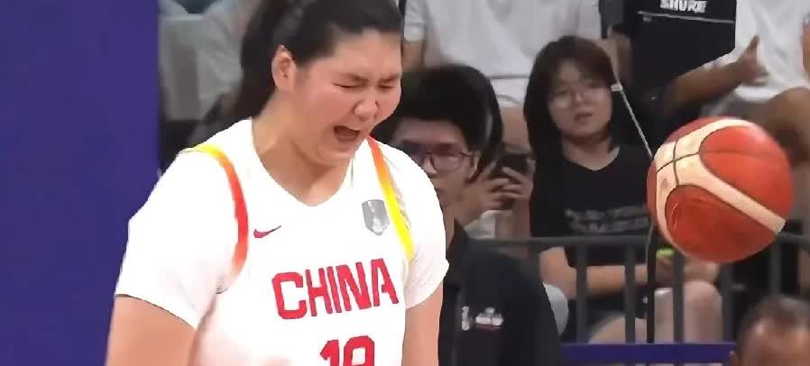大家一定好奇，为什么张子宇打新西兰女篮这么硬气？赛后张子宇表示：要你好看