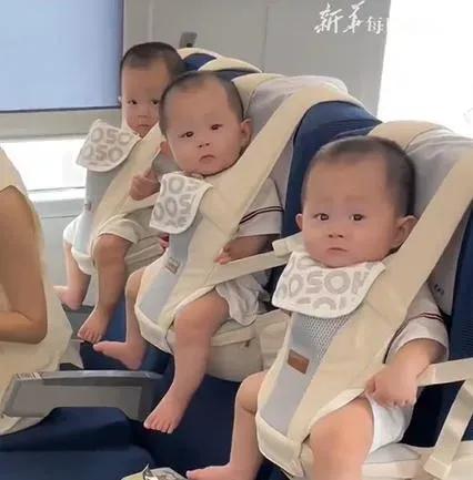 太可爱了！3胞胎坐高铁买挂票不哭不闹“95后”宝妈一拖三带娃坐高铁轻松拿捏