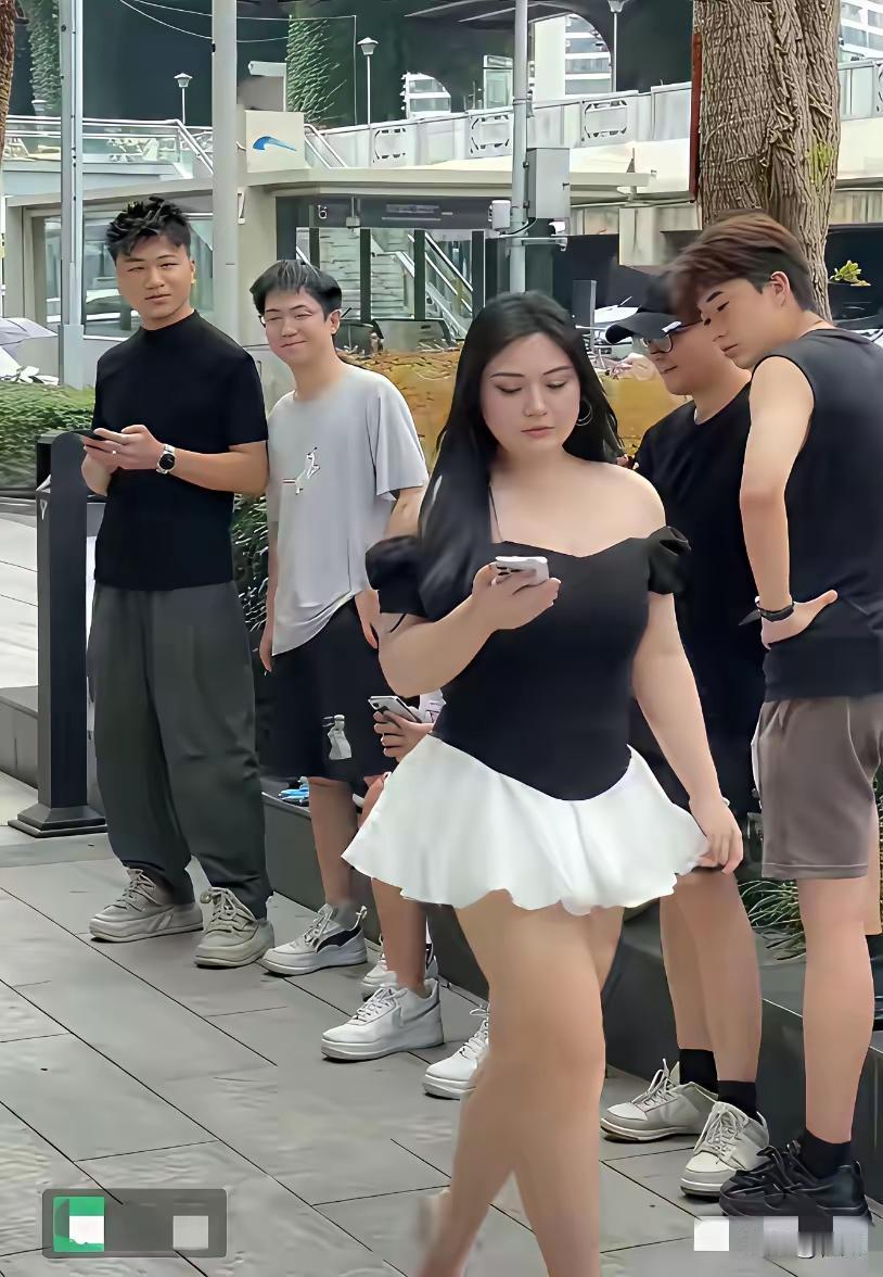 目光一致，这就是好哥们，非常默契