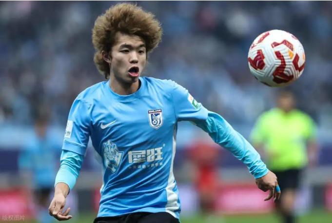 一条龙破门，一个比一个漂亮！⚽吕焯毅，边路拿球，加速、变向、再加速，一个人过