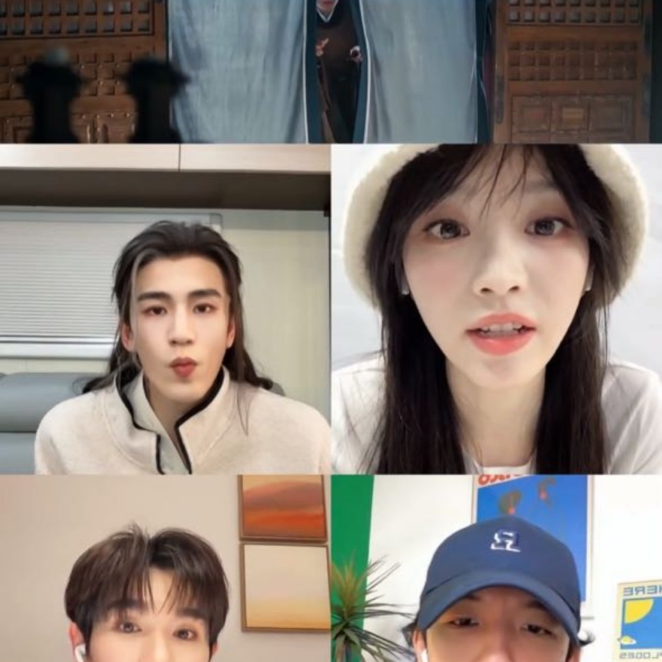 一个想亲，一个卖萌