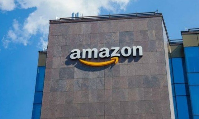 【亚马逊加速追赶SpaceX】据媒体报道，亚马逊公司正就收购卫星运营商Globa