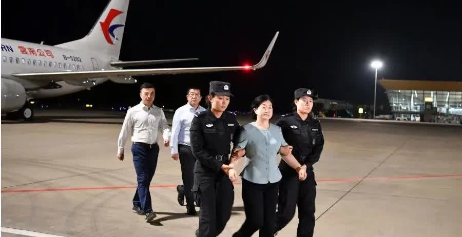 红通63引渡回国外国生活看来很滋润，保养的很好