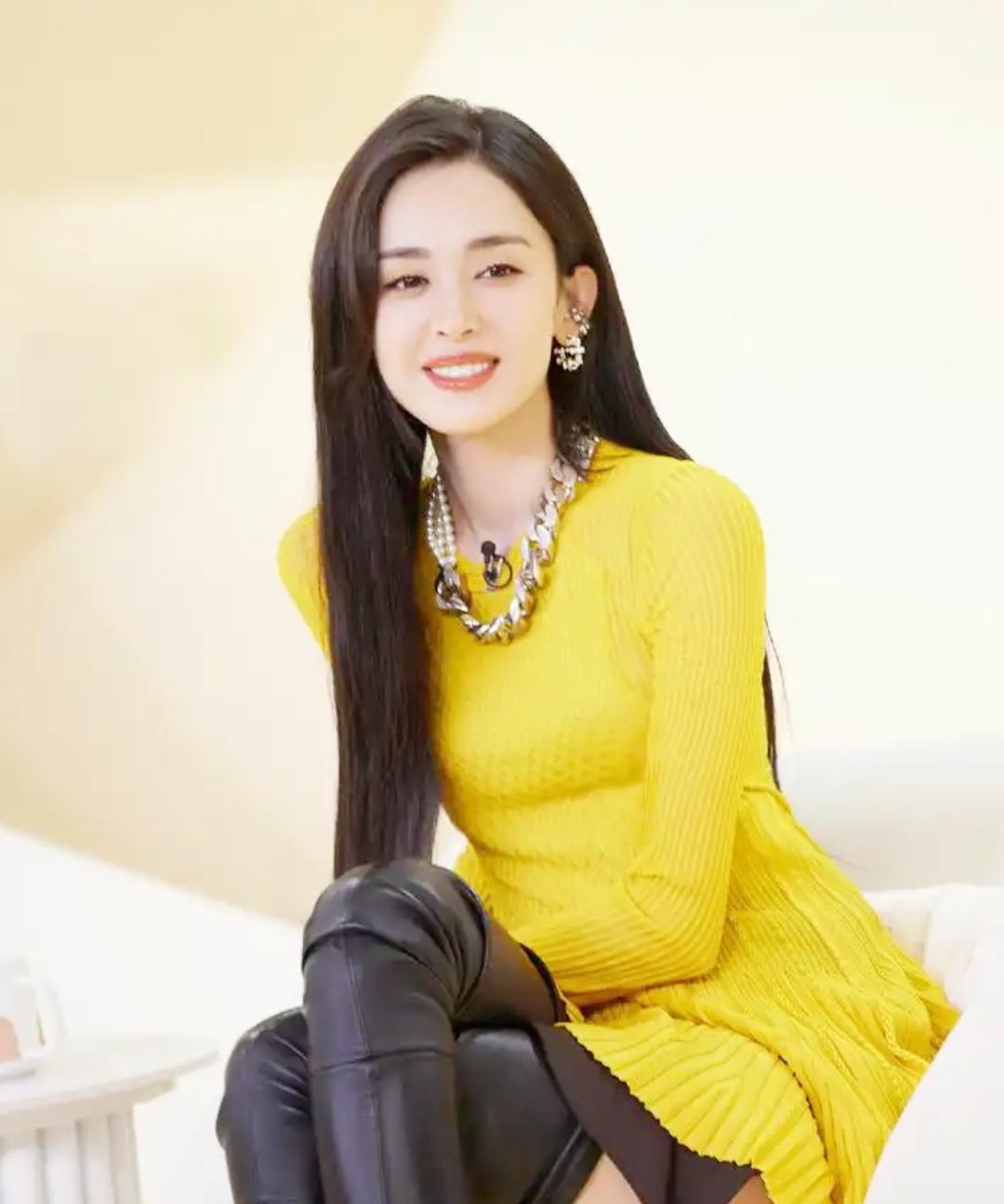 确实漂亮！御姐范十足。[比心]