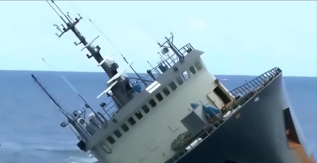 [点赞]1993年，中国科考船遭“银角号”暴力撞击，拦腰折断沉入大海，船内的1