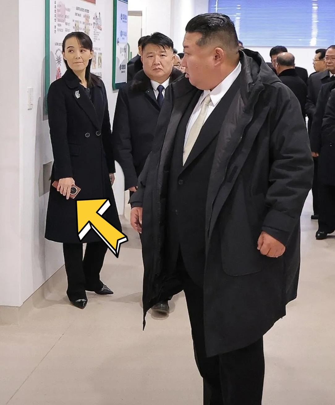 金与正这台折叠屏，热度直接炸穿热搜！12月14日，朝鲜的金与正因手持荣耀Ma