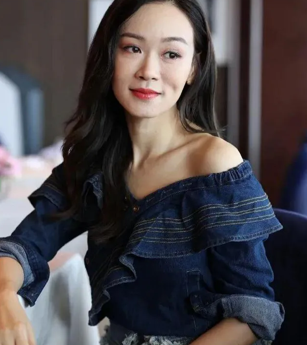 原来17年前杨思琦陈键锋就传不和，吴卓羲还出面为两人打圆场伍咏薇最近采访杨思琦