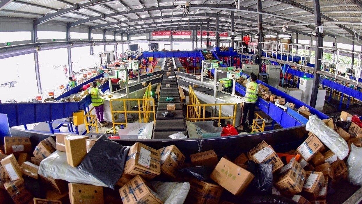 电商能不能拯救中国经济？实话实说，光靠电商那是肯定不行的，但它绝对已经是我们经济