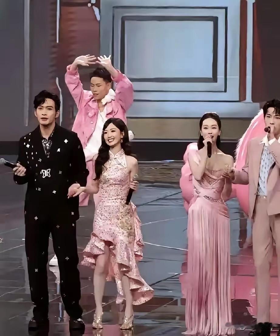 陈都灵和辛云来是真的不适合做律动，有一种老实人赶鸭子上架去跳舞，写满了不协调和生