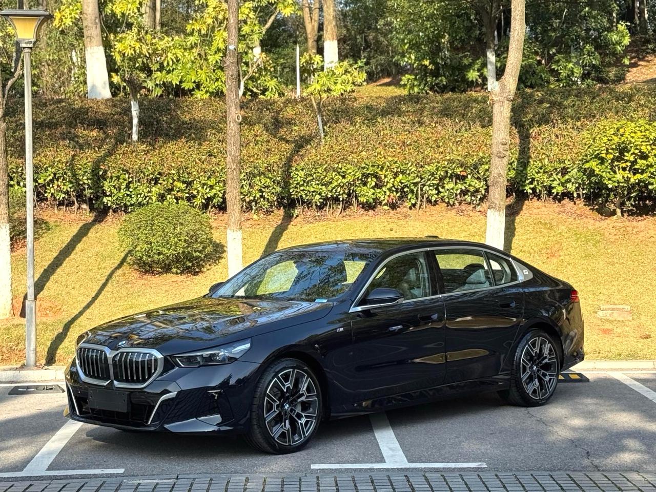 库存新车宝马5系2024款530Li48V2.0T尊享型M运动套