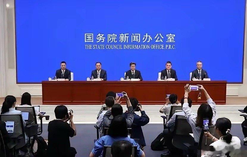 前8个月上线43万部微短剧，AI剧占九成，下架的违规剧也九成是AI。9月17号