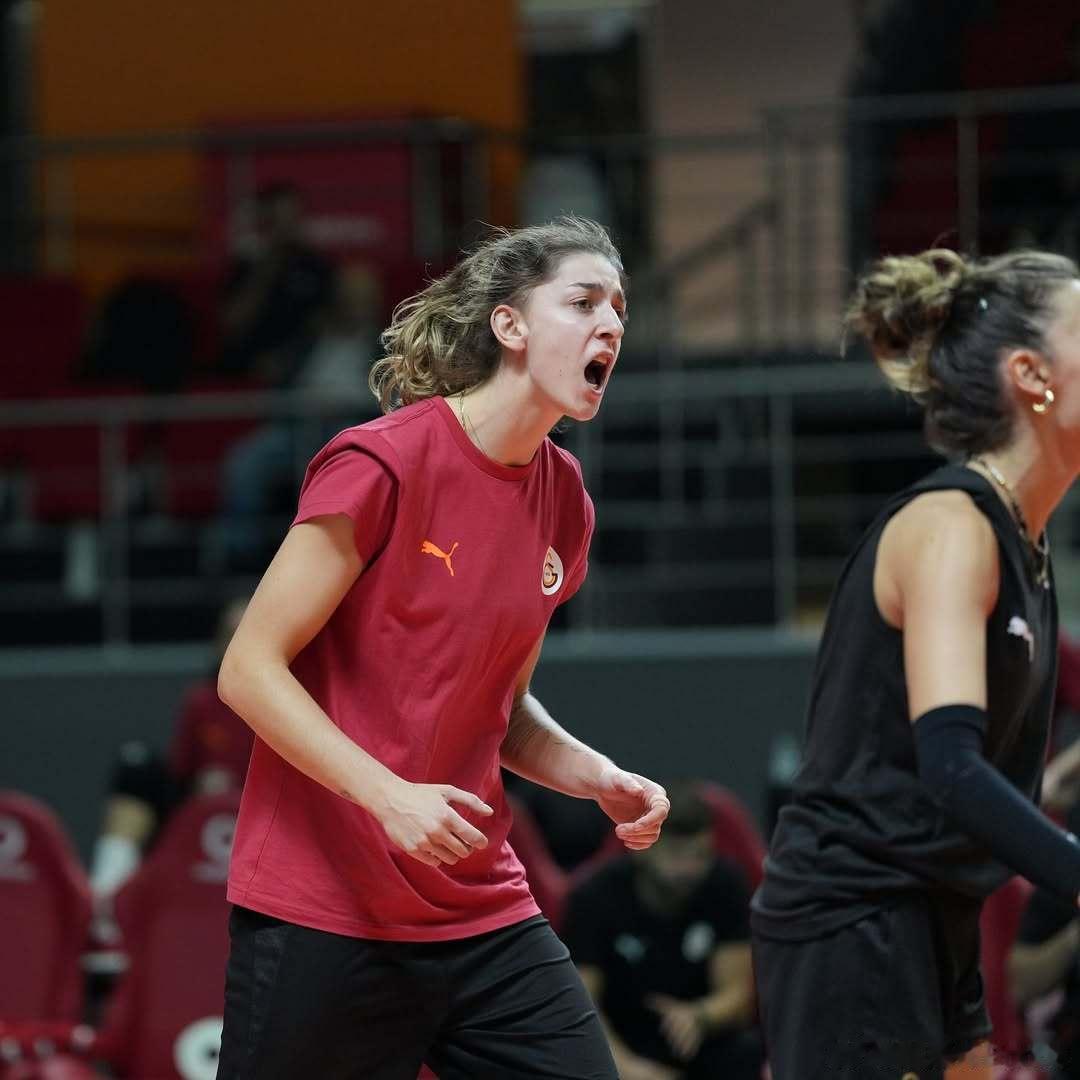 ⚔️超级杯前的友谊赛，加拉塔萨雷3-1瓦基弗银行🇵🇱玛蒂娜.卢卡西克