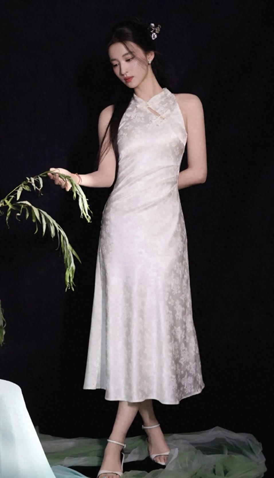 王楚然穿旗袍太绝了！颜值身材双在线，东方温婉佳人