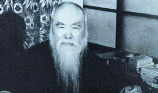 1949年11月，70岁的于右任不顾一切从台北飞回重庆，就为了接走留在大陆的妻女