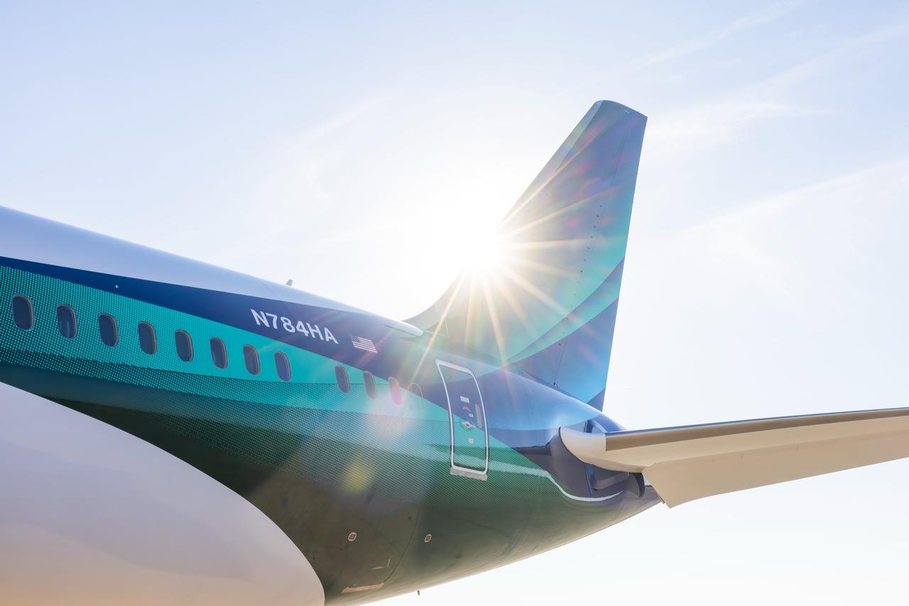 近日，阿拉斯加航空接收一架以极光为灵感设计涂装的新机，点击图片多角度解锁飞机上的