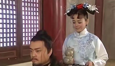 1642年，明朝大将洪承畴，被皇太极抓获，宁死不降。皇太极咬牙把庄妃送去和他春宵