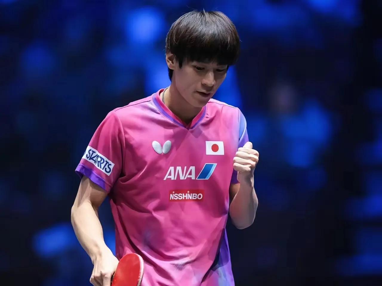 如果说户上隼辅是一头横冲直撞的猛兽，那王楚钦就是全场最冷静的围猎者！户上隼