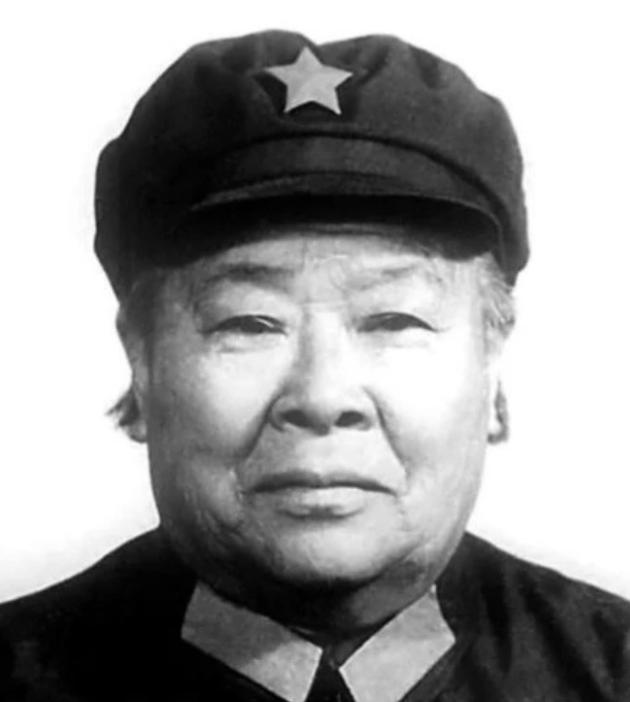 1937年，周子昆和何子友新婚，许世友看了一眼何子友，忍不住对周子昆说：“也就你