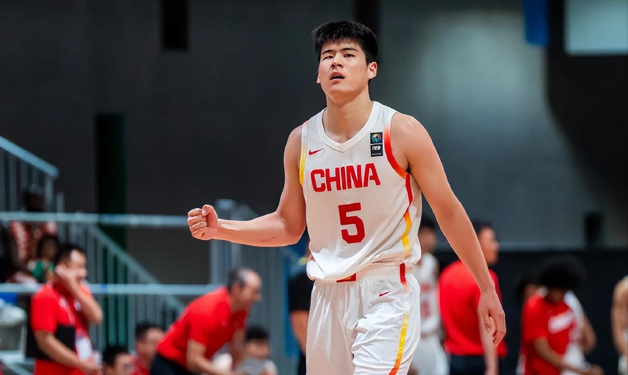 陈家政算是U19的一个稳定火力点。本届世界杯，陈家政的三分命中率全队最高，27