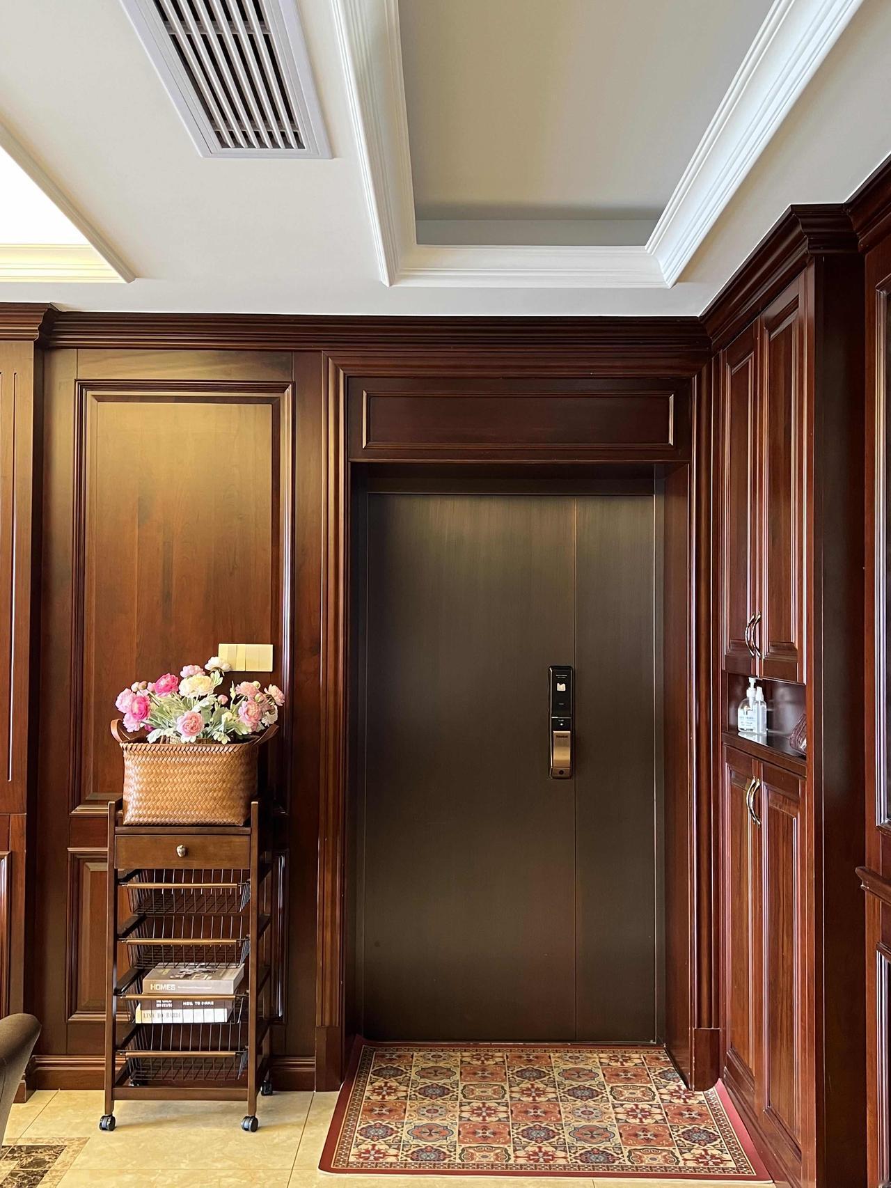 福建小县城，一套192平米的房子，住着房主一家三代人。屋主说，人真的不能住太