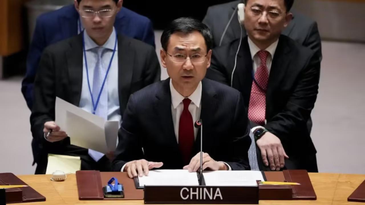 中国代表发出宣言：10月14日，联合国第四委员会开了会，耿爽代表中国发言，他说