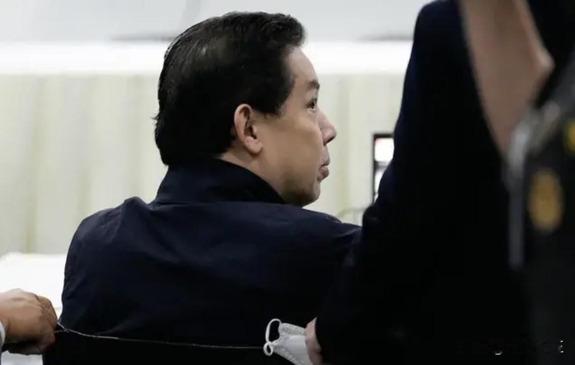 菲律宾前众议院议长马丁·罗穆亚德斯就其涉嫌参与政府基建回扣计划、非法敛财约74亿