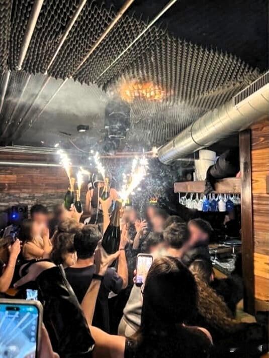 原因椿哭了好吗——瑞士奢华夜店这场跨年大火是如何发生的？最新照片显示，竟然是
