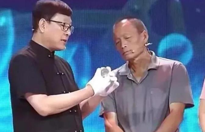 那年，甘肃一位老汉翻修祖屋时，竟挖出一箱银元宝，专家看后却要求老汉按照规定立马上