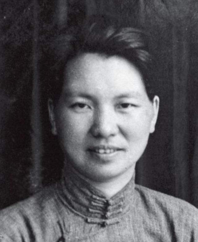 谁能想到，烈士朱枫的大女儿竟是国民党的特务！原来，大女儿是前夫的女儿，朱枫嫁过去