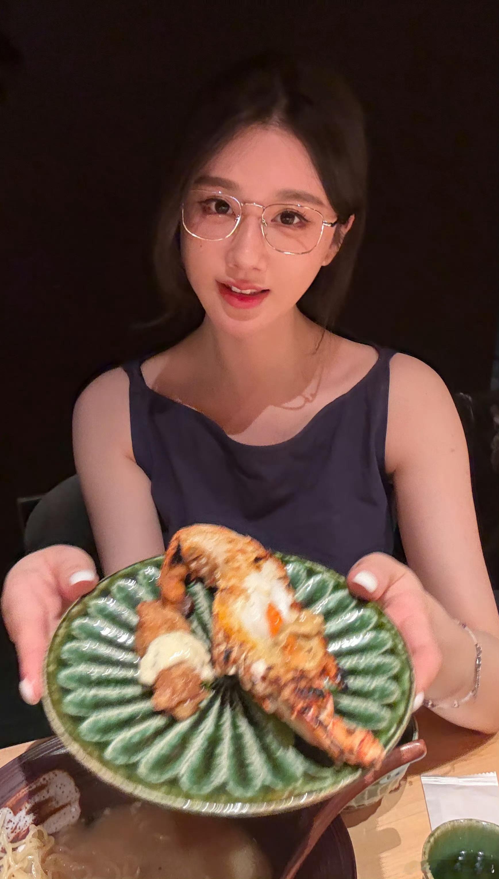 轩子巨二兔x好久不见·甚是想念[玫瑰]​​​