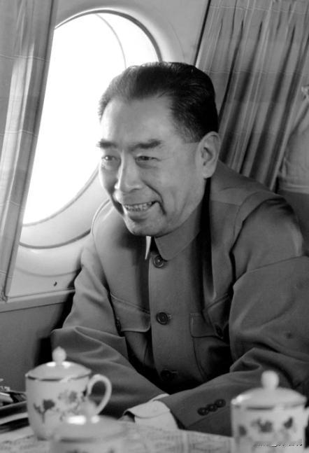 1997年，中国银行内部查账时，竟发现周总理账户，在30年前存了1.2万英镑，加