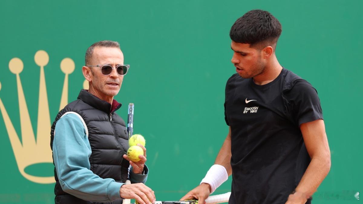 阿尔卡拉斯谈及适应新教练萨穆·洛佩兹的经历：“第一天他带我去打猎，用猎枪，他说除