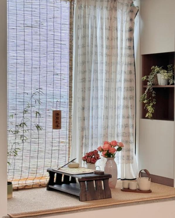 姐妹，你这个问题问到点子上了！每次看到卧室里那个又积灰又难改造的飘窗，是不是都想