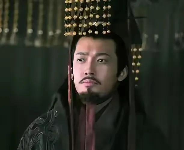 有网友问，孙权要怎么做才能不被叫“江东鼠辈”呢？孙权借吕蒙之手杀掉关羽，之后