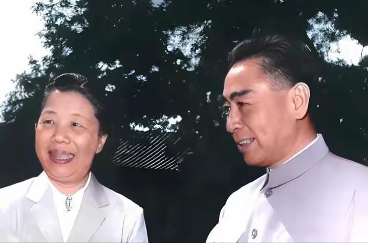 周总理和邓奶奶的旷世爱情，他们用岁月书写的革命爱情，依旧让世人相信：这世间确有至