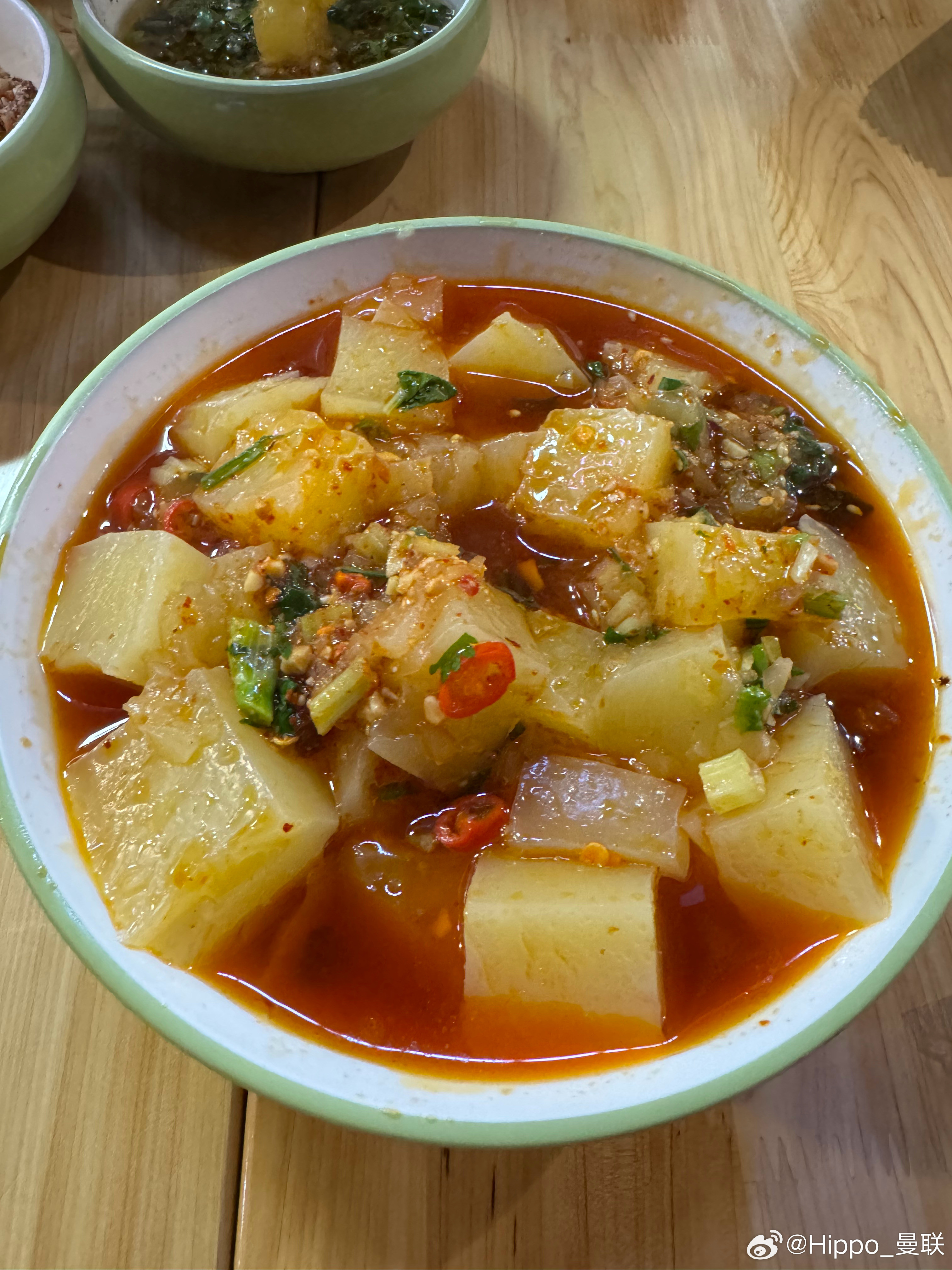 成都的串串从来就不是以辣出名。