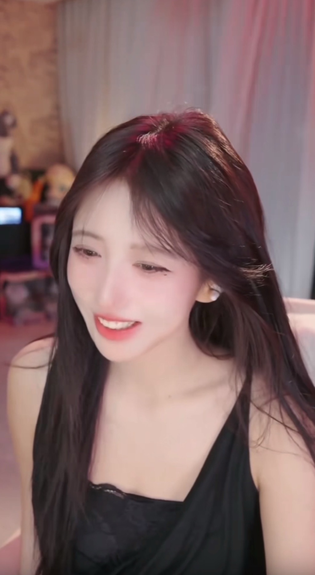 呆妹：我现在播游戏连礼物都没有，流量也没有扶持，在抖音播游戏会饿死！我现在跳舞很