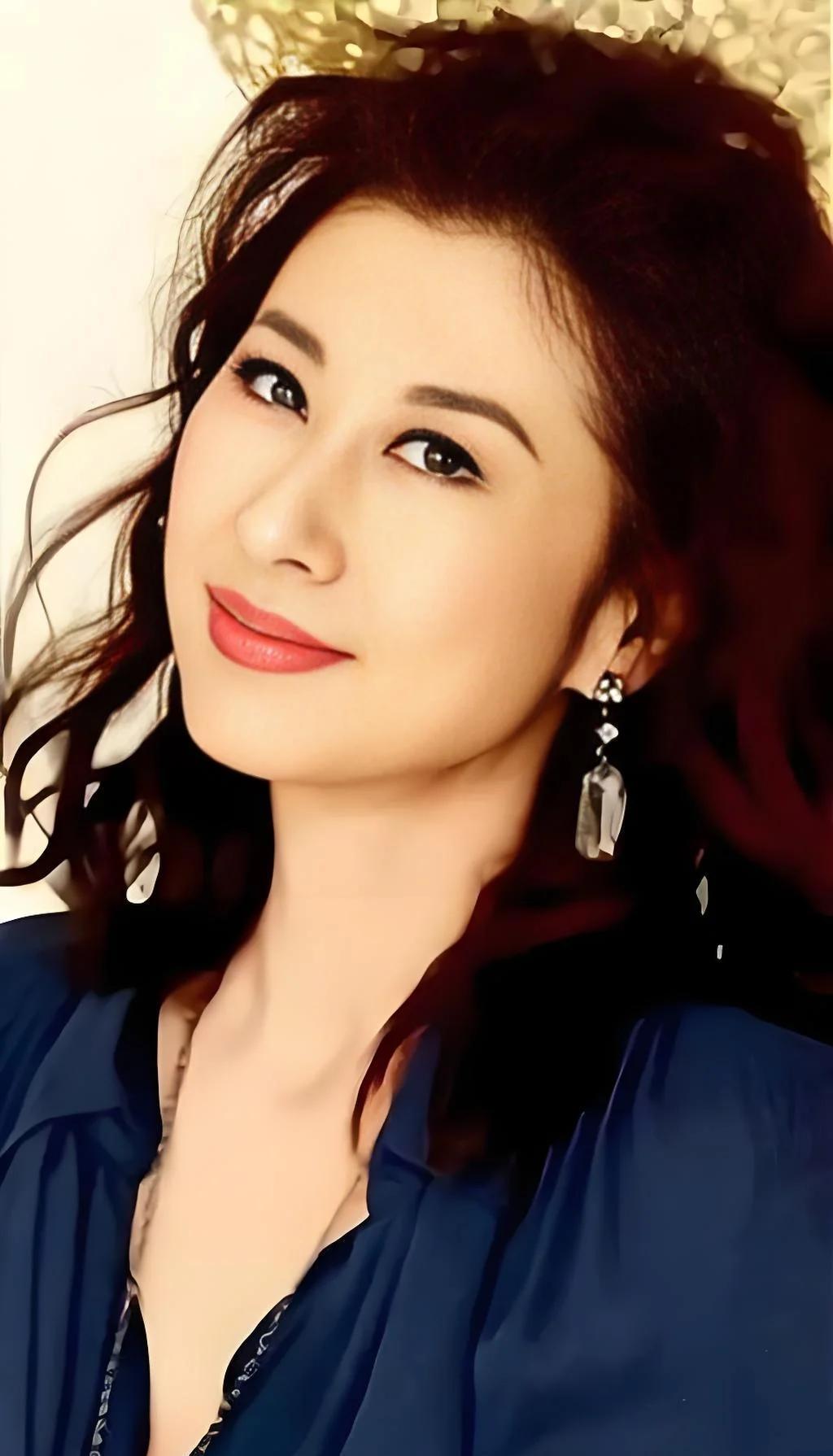 歌手叶倩文说：“当年，我决定和林子祥走到一起时，那位富商前男友曾联系我，试图挽回