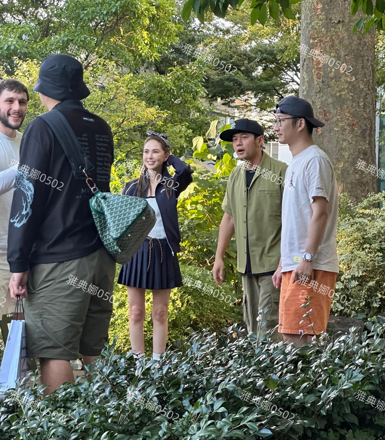 东京代官山偶遇周杰伦，昆凌本人好漂亮啊！昆凌虽然33岁已经是三个孩子的妈妈，但