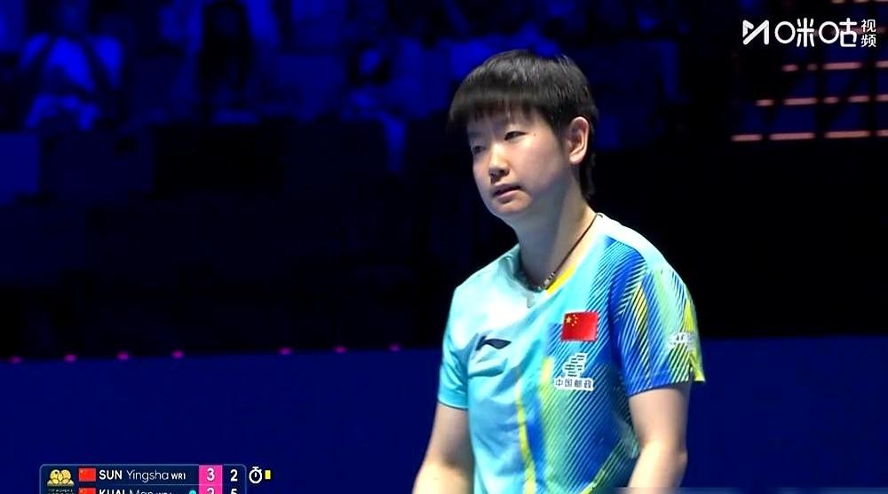 这才是挑战者最难跨过的坎！澳门世界杯这场球，打得跟决赛似的。蒯曼把孙颖莎逼到
