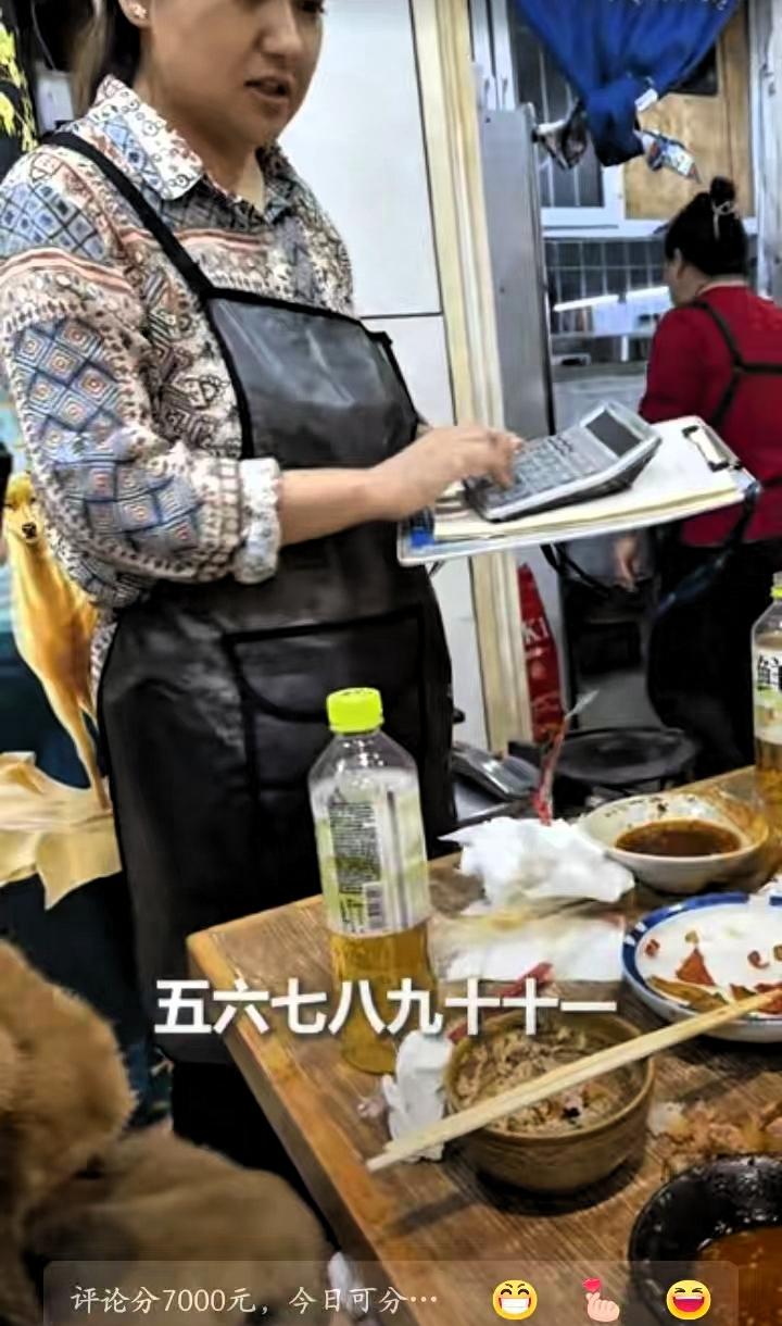 高手在民间！山西大同，在一家饭馆，顾客喊结账，没想到老板娘的神技，让他们直接看傻