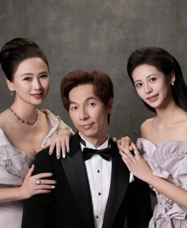 翁虹谈女儿是否出道，回应女儿被封最美星二代是幸运近日，女星翁虹在台湾出席活动时