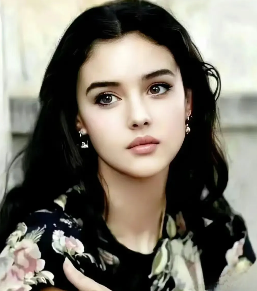 “长的漂亮也有错吗？”在一九七六年，贝鲁奇的一张照片被公布出来，立即在数以百万的