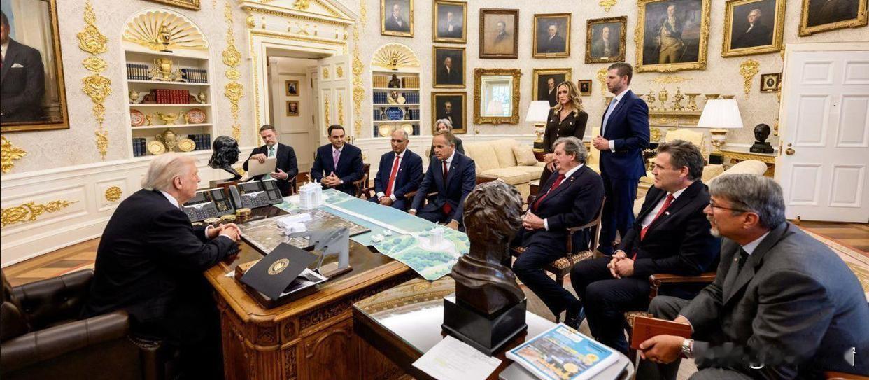 敛财天花板！美国硬敲瑞士2000亿，这套路绝了！家人们，美国这波“抢钱”操