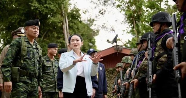 佩通坦所面对的执政危机与挑战，能否挺过这一关，成为人们关注的焦点。在执政联盟泰