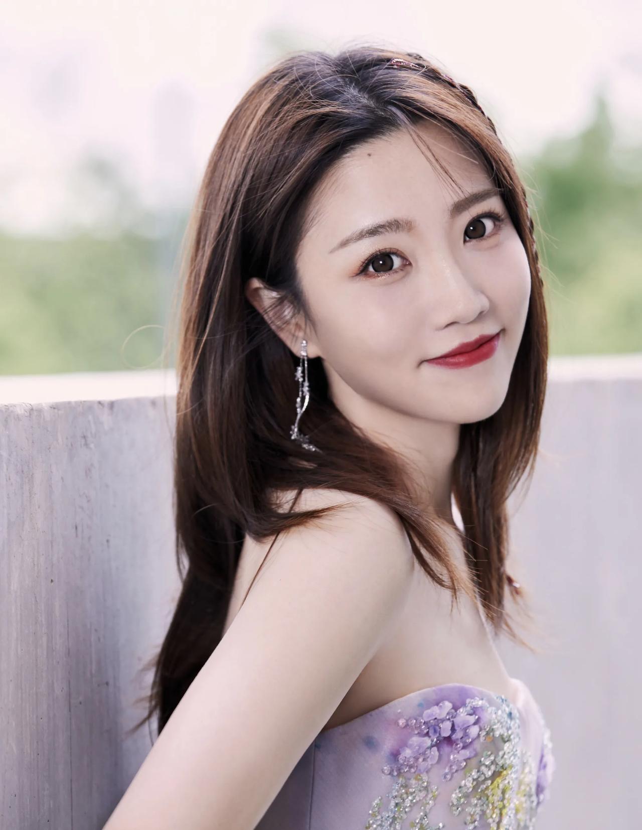 张纯烨美图分享18：张予彤中戏校花张纯烨张长纯烨张依彤张星烨张烨琳周