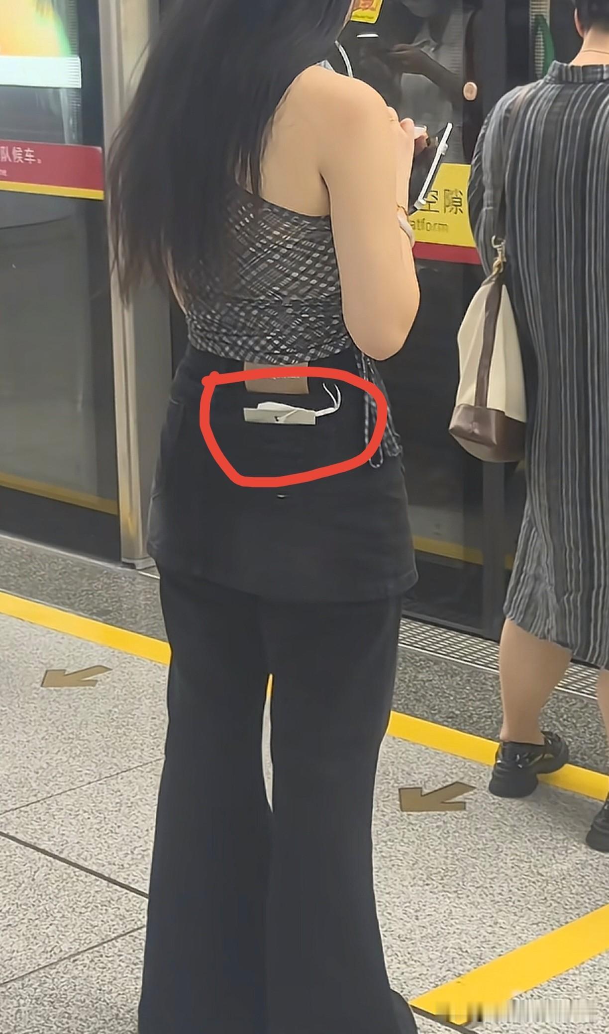 最近刷到一些视频，再次体会到“白嫖党”能有多离谱。近年来，女装退货率一直居高不下