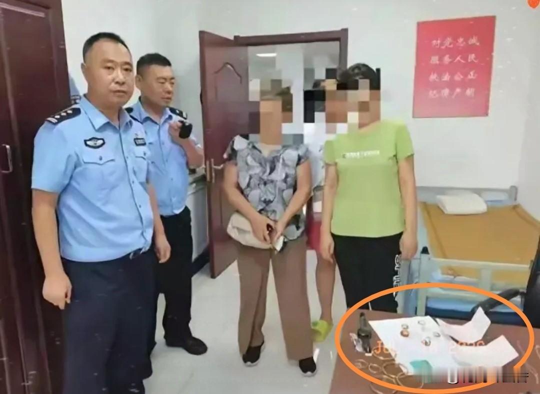 垃圾桶捡半袋发霉大米，倒出近30万金银！沈阳七旬老太做法引人点赞…（事