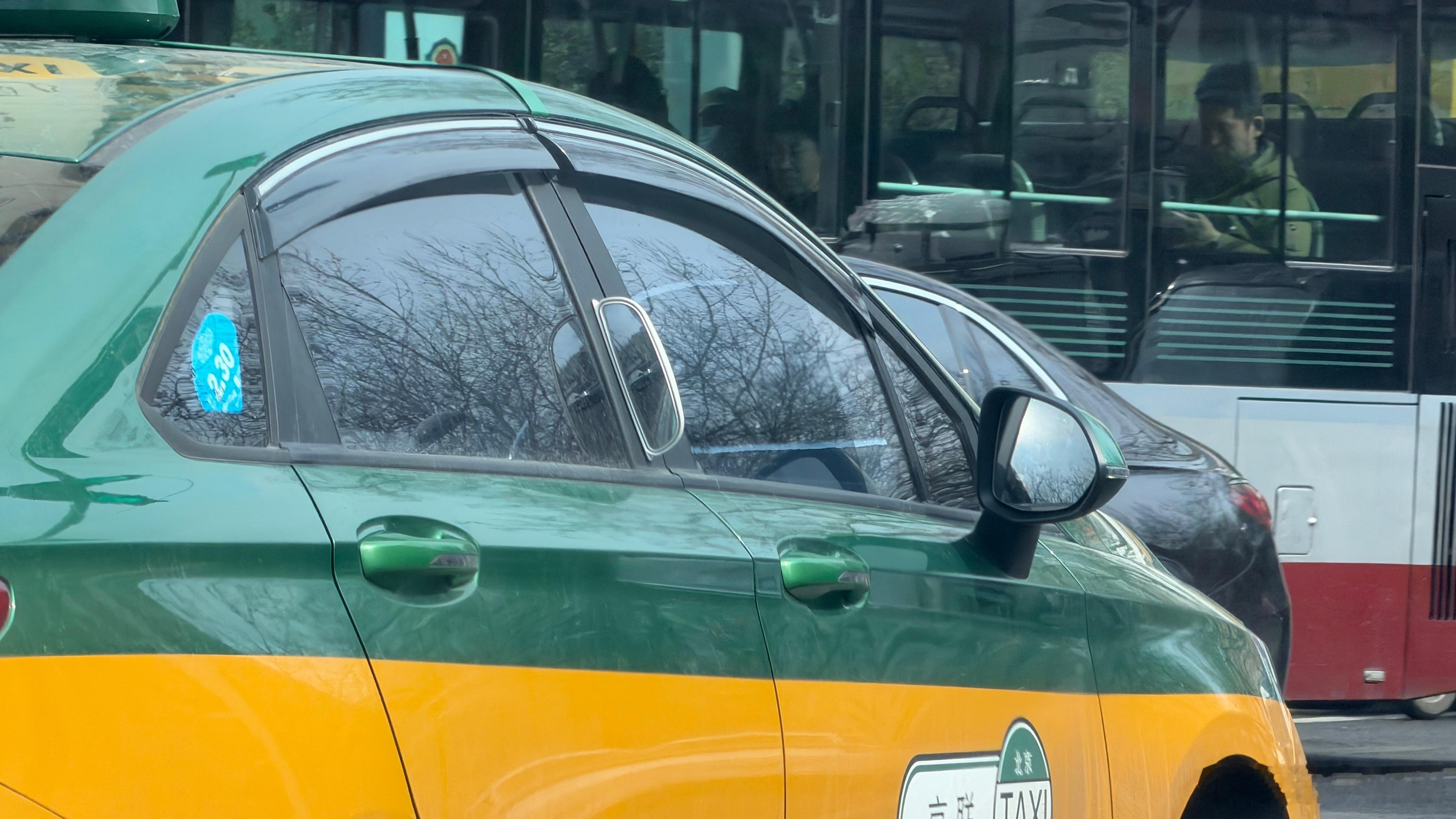 这种侧面观察镜特别好，之前很多开MPV的朋友会装，后排乘客下车前直接能看后面有没