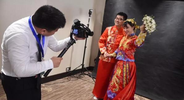 结婚数据又往下砸了一层！2026年上半年，全国只登记结婚327.5万对，比去年同